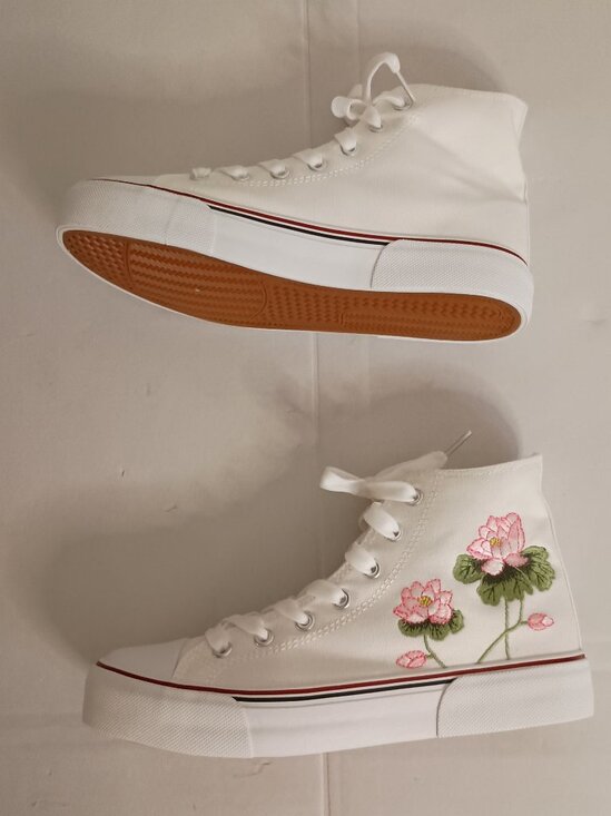 White Embroidered Floral High Top Sneakers Women’s Size 7.5 NWOT - Picture 5 of 13